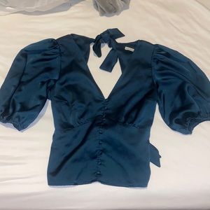 Open back, puffy sleeve, silky top